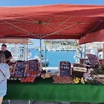 Sanary, Port Et A Pied, Au Calme, Avec Jardin Lägenhet